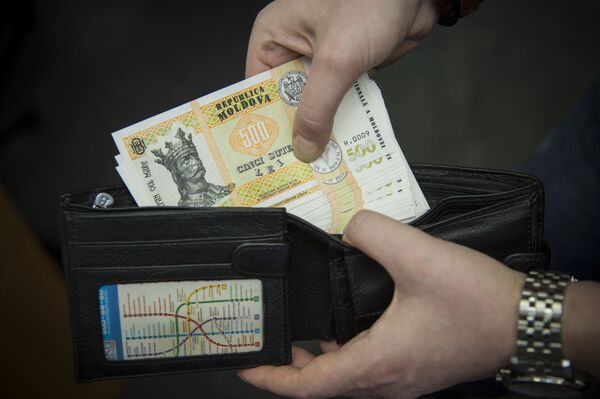 Банкноты номиналом 200 и 500 лей - Sputnik Молдова