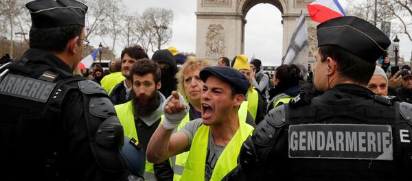 Протест желтых жилетов в Париже - Sputnik Moldova-România