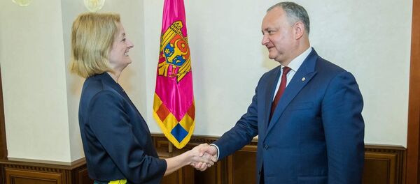 Igor Dodon și ambasadorul Marii Britanii la Chișinău, Lucy Joyce - Sputnik Moldova