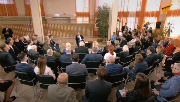 LIVE: Встреча Путина с представителями общественности в Симферополе - Sputnik Молдова