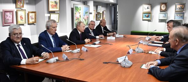 Рабочая поездка президента РФ В. Путина в Крым Рабочая поездка президента РФ В. Путина в Крым - Sputnik Moldova-România