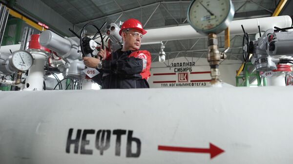 Добыча нефти в городах Ханты-Мансийского автономного округа - Sputnik Молдова