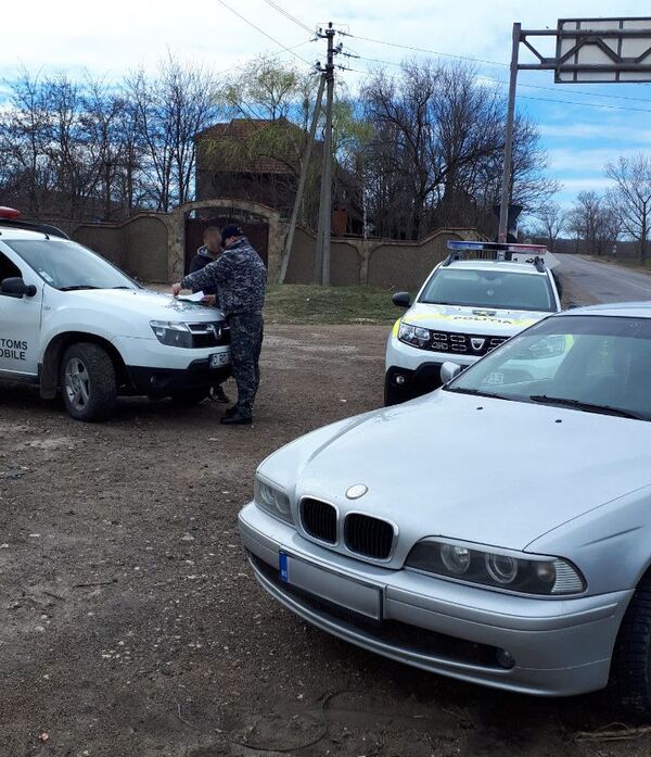 Filtre pe mai multe drumuri din țară – O acțiune amplă a Serviciului Vamal și INP - Foto Filtre pe mai multe drumuri din țară – O acțiune amplă a Serviciului Vamal și INP - Foto - Sputnik Moldova