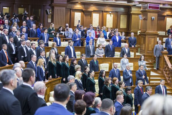 Filmul evenimentelor politice din 2019: Trei guverne, două scrutine și fuga lui Plahotniuc Filmul evenimentelor politice din 2019: Trei guverne, două scrutine și fuga lui Plahotniuc - Sputnik Moldova