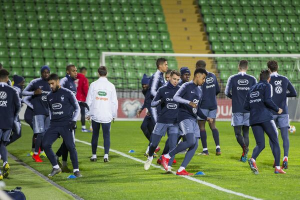 Antrenamentul selecționatei Franței la Fotbal pe stadionul „Zimbru” din Chișinău - Sputnik Moldova-România