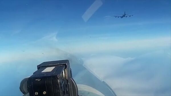 Сопровождение бомбардировщика США над Балтикой. Кадры Минобороны - Sputnik Молдова