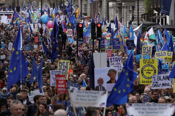 Londra: Sute de mii de oameni în stradă contra Brexitului - video Londra: Sute de mii de oameni în stradă contra Brexitului - video - Sputnik Moldova-România