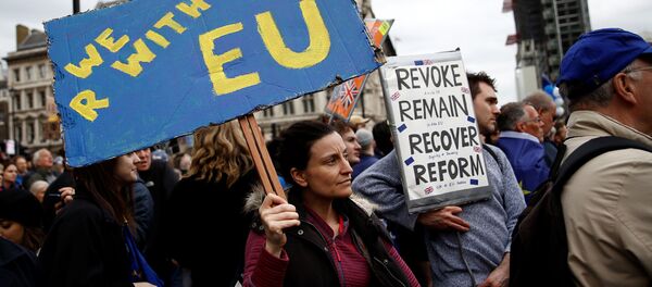 Сторонники ЕС участвуют в марше «Народное голосование» в центре Лондона - Sputnik Moldova-România