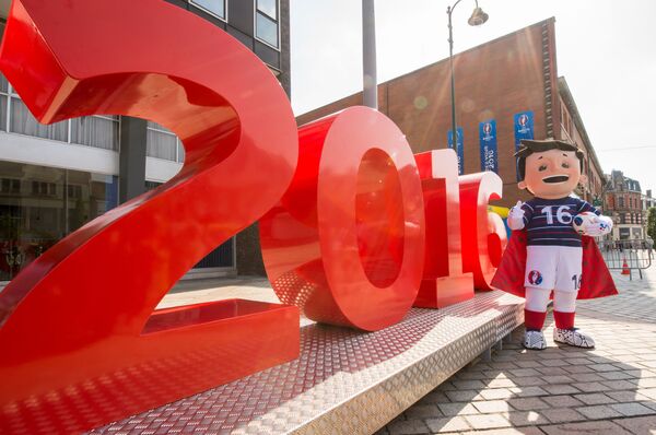 Снова мальчик с мячом: представлен официальный талисман Евро-2020 Снова мальчик с мячом: представлен официальный талисман Евро-2020 - Sputnik Молдова