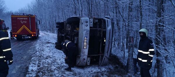 Accident Iași, autobuz răsturnat - Sputnik Молдова