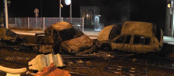 Беспорядки во французском Муаране: сожженные автомобили и груды мусора - Sputnik Молдова