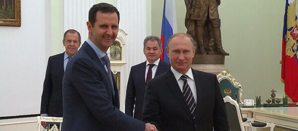 Асад  на встрече с Путиным поблагодарил Россию за помощь Сирии - Sputnik Молдова