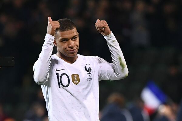 Zidane vrea să dea lovitura la Real: 500 de milioane de Euro pentru Mbappe, Pogba, Hazard Zidane vrea să dea lovitura la Real: 500 de milioane de Euro pentru Mbappe, Pogba, Hazard - Sputnik Moldova