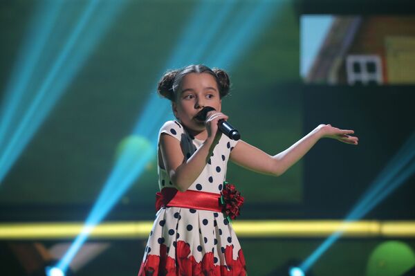 Александр Олешко поддержал землячку на сцене Ты супер! Александр Олешко поддержал землячку на сцене Ты супер! - Sputnik Молдова