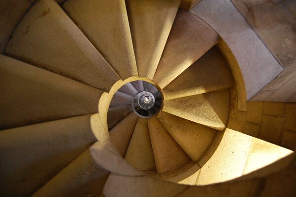 Лестница в Храме Святого Семейства в Барселоне, Испания - Sputnik Moldova