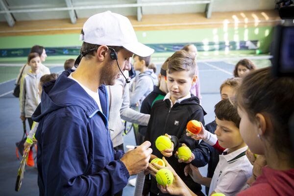 Multrâvnitul autograf de la starul tenisului moldovenesc

 - Sputnik Moldova