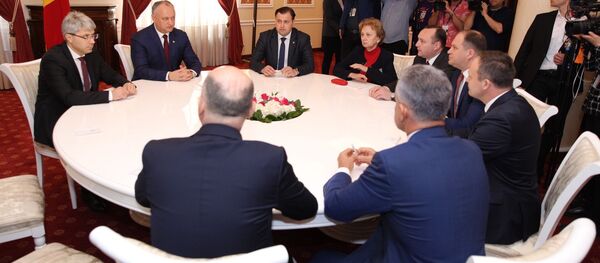 Liderii PD și PSRM, față în față cu Igor Dodon - Sputnik Moldova