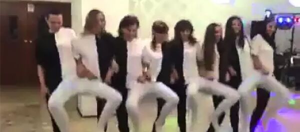 Dansul în alb-negru al picioarelor - Sputnik Moldova