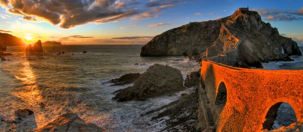 Закат на испанском острове Гастелугаче - Sputnik Молдова