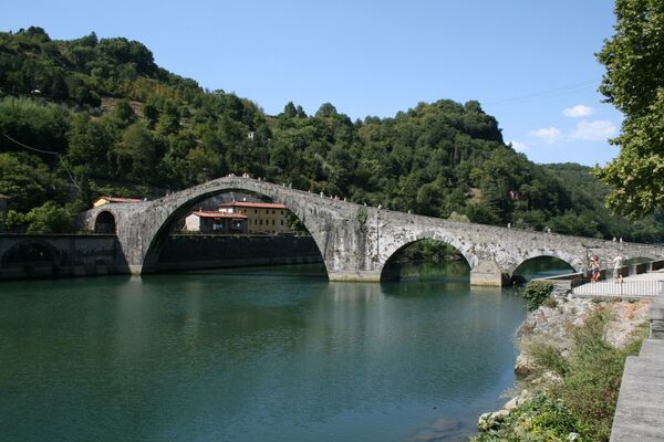 Мост Марии Магдалины в Борго-а-Моццано, Италия - Sputnik Молдова