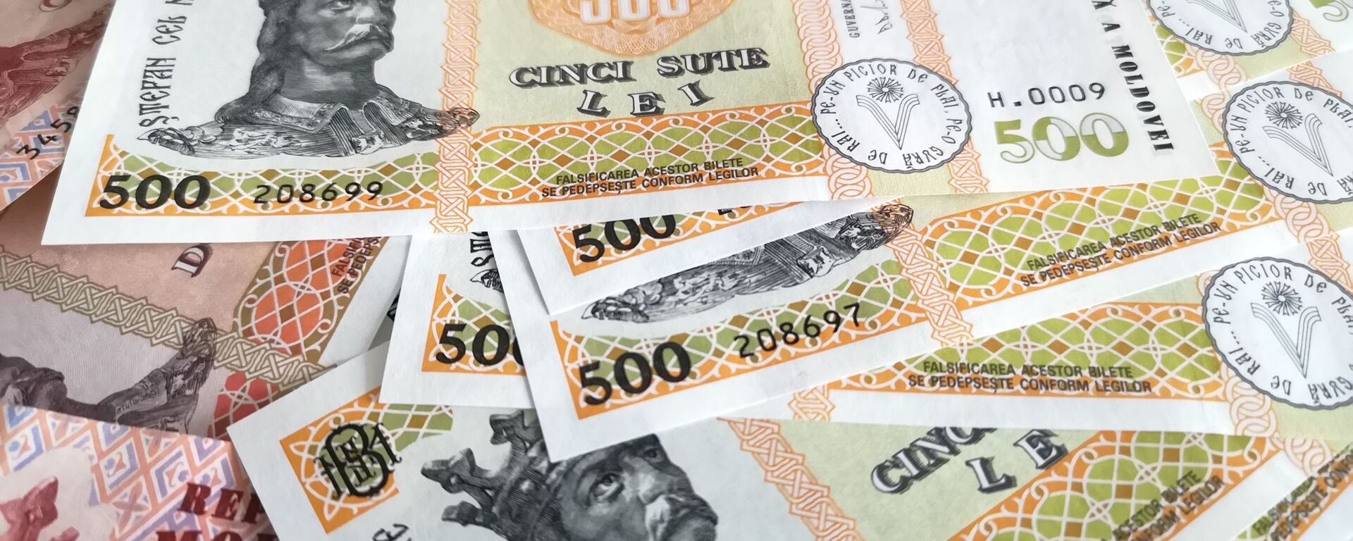 Банкноты номиналом 500, 200 и 50 леев - Sputnik Молдова, 1920, 25.04.2021