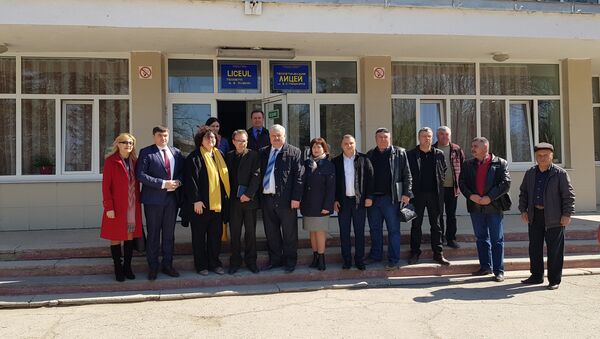Secretarul general de stat Igor Șarov a efectuat o vizită la Liceul Teoretic „Aleksandr Pușkin” din municipiul Ungheni - Sputnik Moldova
