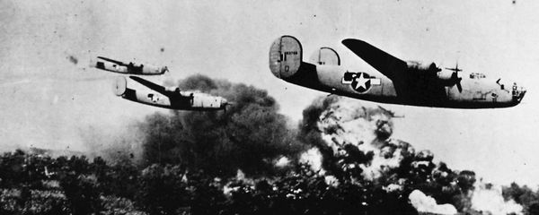 Bombardiere americane B-24 Liberator deasupra rafinăriilor de la Ploiești - Sputnik Moldova-România
