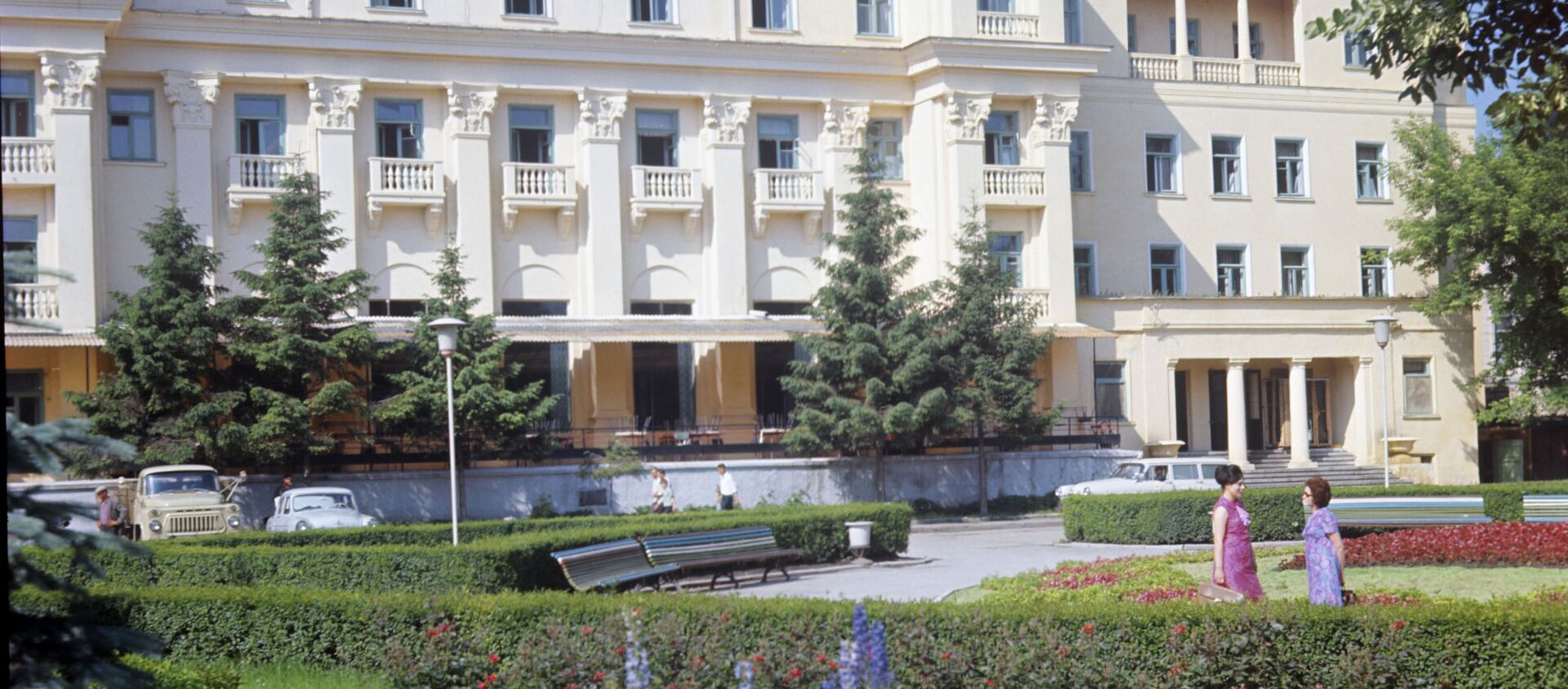 Здание гостиницы Молдова(сейчас здесь банк) в Кишиневе,1950 год - Sputnik Молдова, 1920, 17.04.2019