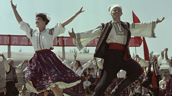 Молдавский народный танец, архивное фото.  - Sputnik Молдова