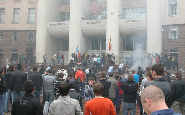 7 aprilie 2009, dezordini în preajma Parlamentului - Sputnik Moldova