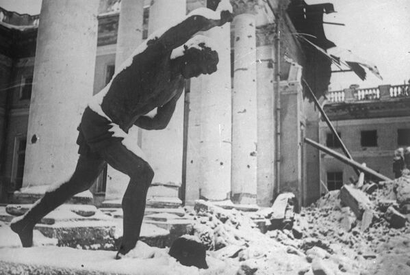 Развалины Александровского дворца в городе Пушкине, 1941-1945 года - Sputnik Молдова