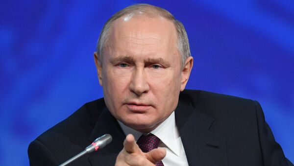 Владимир Путин на пленарном заседании V Международного арктического форума - Sputnik Moldova-România