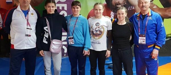 Представительницы Молдовы в женской борьбе на ЧЕ в Бухаресте - Sputnik Молдова