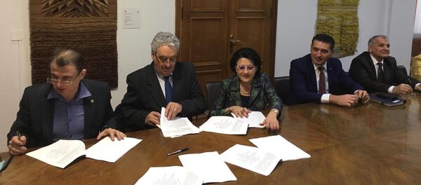 Semnarea contractului între MEN și sindicate Semnarea contractului între MEN și sindicate - Sputnik Moldova-România