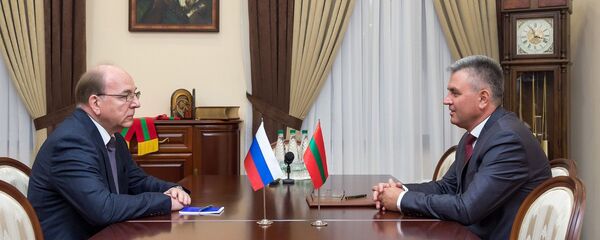 Чрезвычайный и Полномочный Посол Российской Федерации в Республике Молдова Олег Васнецов и Вадим Красносельский - Sputnik Молдова