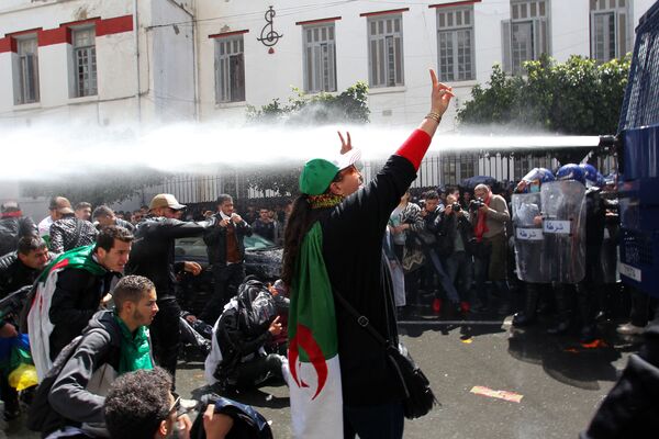 Антиправительственные демонстрации в столице Алжира  - Sputnik Moldova-România