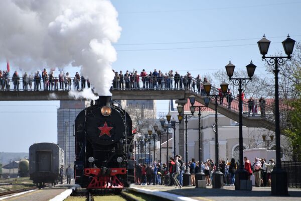 Прибытие Поезда Победы в Керчь - Sputnik Moldova-România