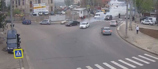 Дрифтер на мерседесе создал аварийную ситуацию - Sputnik Moldova-România