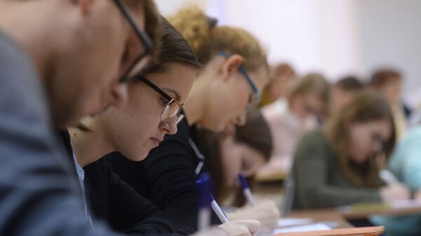 Студенты на экзамене - Sputnik Moldova-România