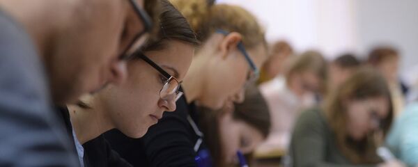 Студенты на экзамене - Sputnik Молдова