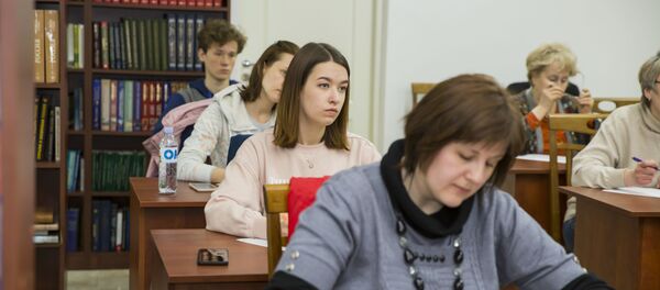 Акция Тотальный диктант в Молдове  - Sputnik Молдова