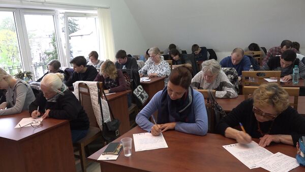 Кишиневцы пришли проверить свои знания русского языка - Sputnik Молдова