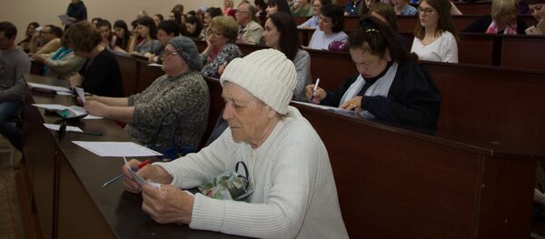 Тотальный диктант в Тирасполе - Sputnik Молдова