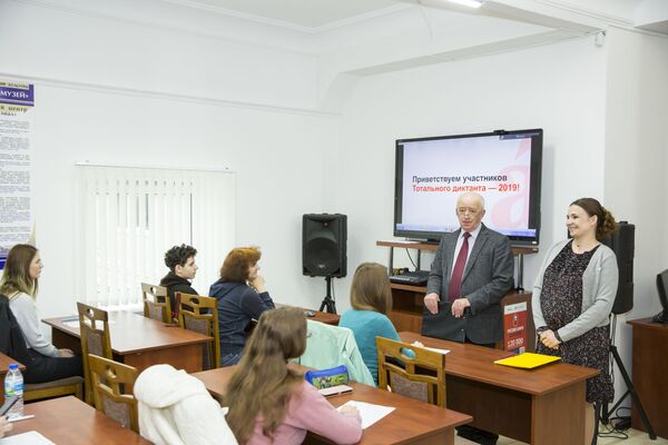 Acțiunea „Dictarea totală” în Moldova - Sputnik Moldova