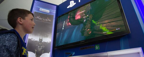 Мальчик играет в компьютерную игру - Sputnik Молдова