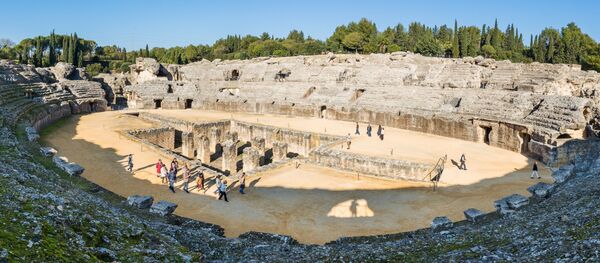 Руины римского амфитеатра Италики в Севилье Руины римского амфитеатра Италики в Севилье - Sputnik Moldova-România