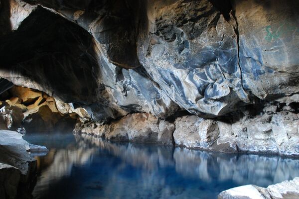Вулканическая пещера Грьетагья в Исландии - Sputnik Молдова