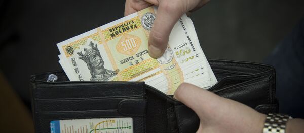 Банкноты номиналом 200 и 500 лей - Sputnik Moldova
