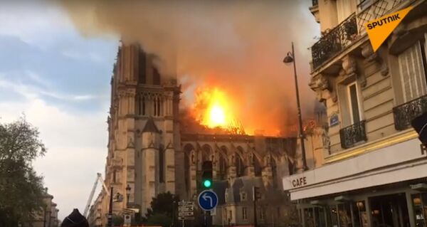 Пожар в соборе Парижской Богоматери — первая реакция в Кишиневе - Sputnik Молдова