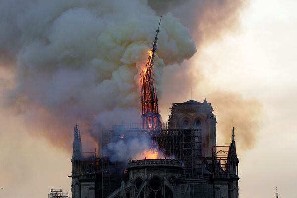 Incendiul izbucnit în catedrala Notre Dame din Paris - Sputnik Moldova-România